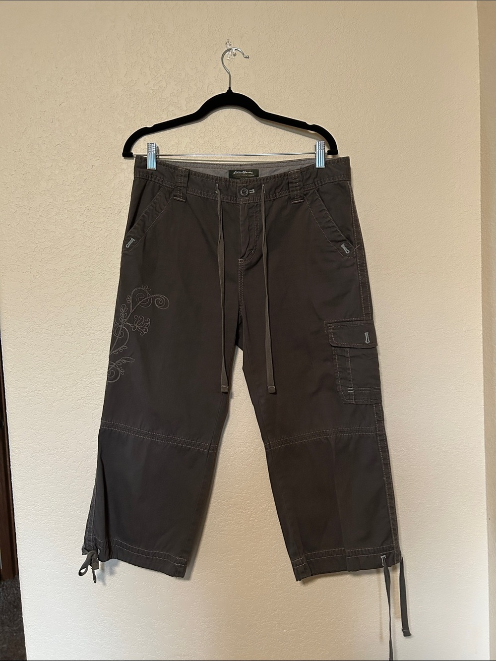 Eddie Bauer Women’s Cargo Capris Brown Embroidered Utility Y2K Outdoor Size 8